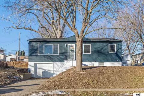 3202 Wallace Ave, Bellevue, NE 68005