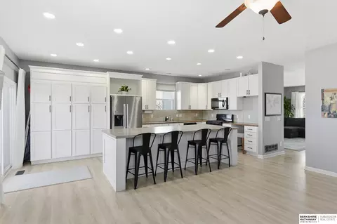 20810 Paul Cir, Elkhorn, NE 68022