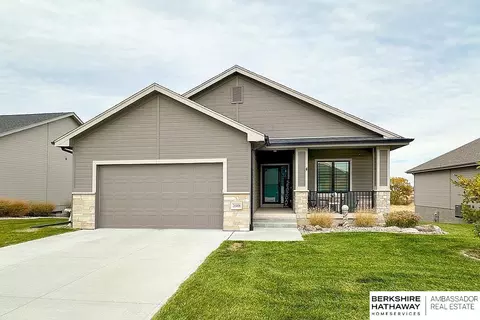 20906 Sandstone Ln, Gretna, NE 68028