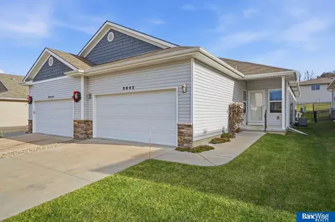 5642 Barrington Cir, Lincoln, NE 68516