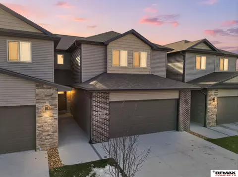 8211 Ventura Pl, Lincoln, NE 68505