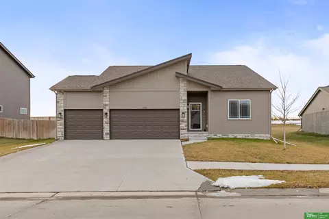 13512 S 55 St, Papillion, NE 68133