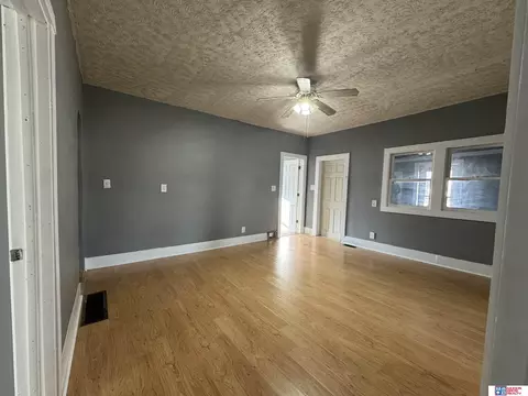 310 Thayer St, Beatrice, NE 68310 photo 4