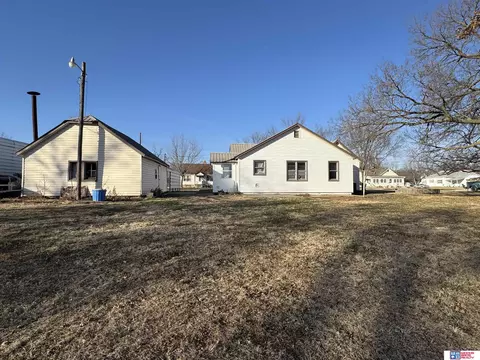 310 Thayer St, Beatrice, NE 68310 photo 32