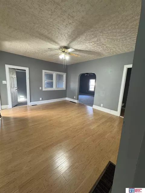 310 Thayer St, Beatrice, NE 68310 photo 6