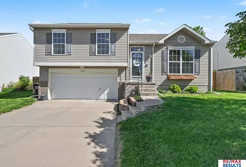 15818 Briar St, Omaha, NE 68136
