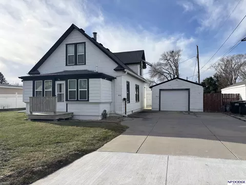 410 S Park St, Valley, NE 68064