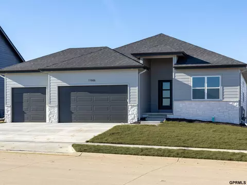 11666 S 124 Ave, Papillion, NE 68046