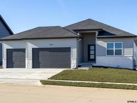 11666 S 124 Ave, Papillion, NE 68046