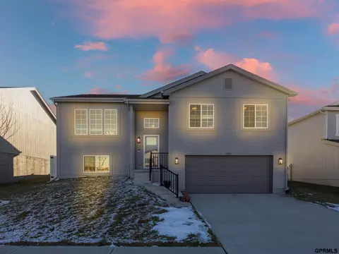 10905 Craig St, Omaha, NE 68111