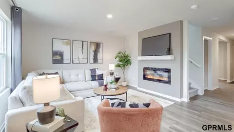 13014 S 66th Ave, Papillion, NE 68133