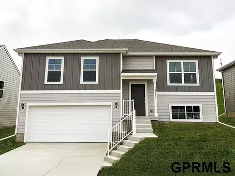 18487 Greenfield St, Omaha, NE 68136