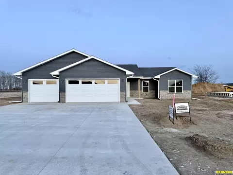 1719 Morgan Dr, Nebraska City, NE 68410