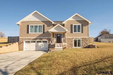 8523 Riverdale Rd, Plattsmouth, NE 68048