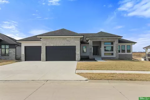 5408 N 213th St, Elkhorn, NE 68022