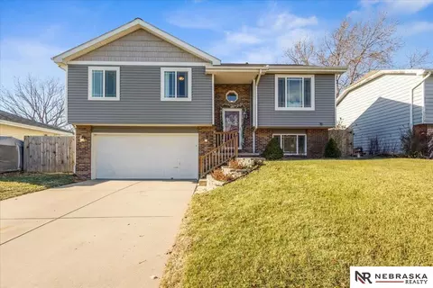 5009 NW 6th St, Lincoln, NE 68521