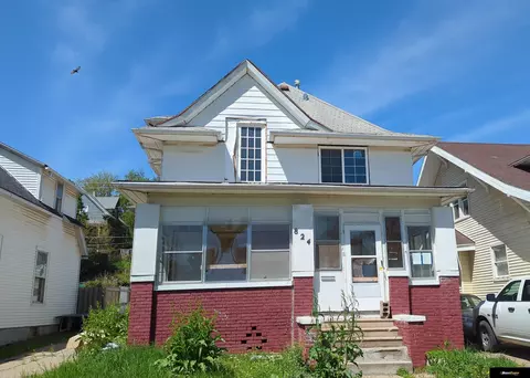 824 S 35 St, Omaha, NE 68105