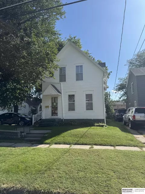 321 W 8th St, Fremont, NE 68025