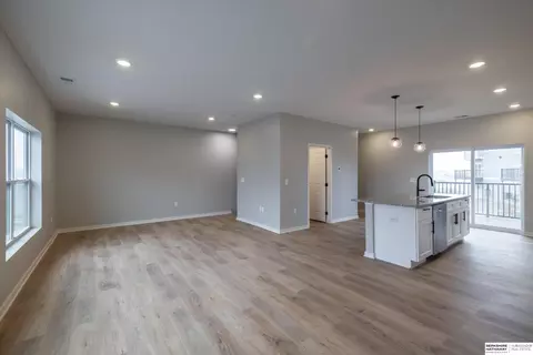 5403 S 208 Ct, Elkhorn, NE 68022