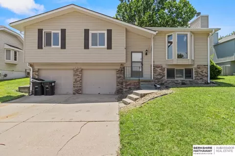 13569 Berry Cir, Omaha, NE 68135