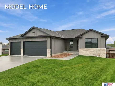 2736 Kinzie Cir, Lincoln, NE 68507