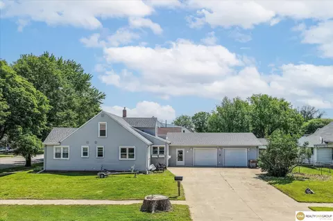 42 6th St, Woodbine, IA 51579