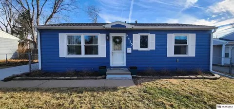 7415 Terry Dr, La Vista, NE 68128