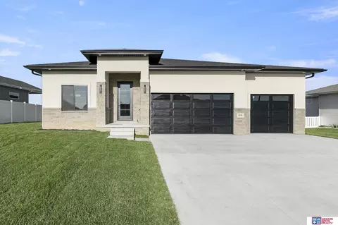 9430 Wilderness Sky Dr, Lincoln, NE 68516