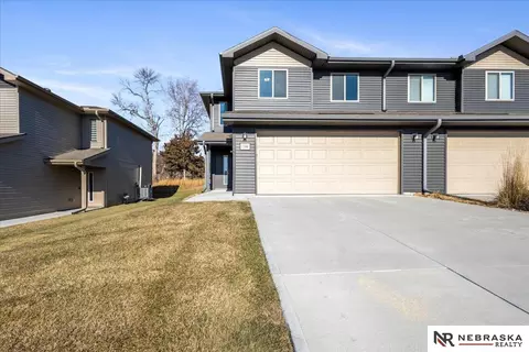 17046 Hawthorne Ave, Omaha, NE 68152