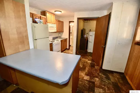Kitchen - 2802 Wayne St, Bellevue, NE 68005 photo 5 of 6