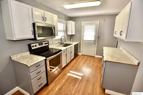 Kitchen - 2802 Wayne St, Bellevue, NE 68005 photo 1 of 6