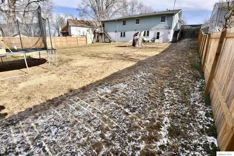 Exterior - 2802 Wayne St, Bellevue, NE 68005 photo 2 of 4