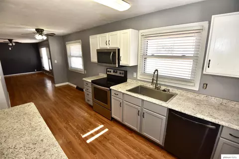 Kitchen - 2802 Wayne St, Bellevue, NE 68005 photo 2 of 6