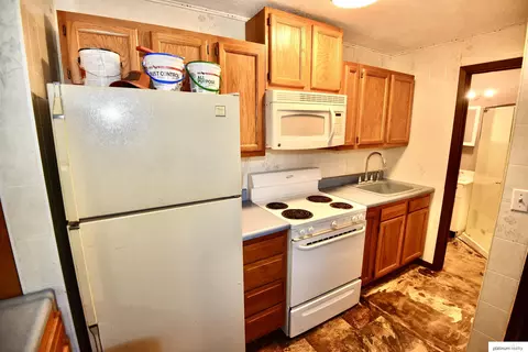 Kitchen - 2802 Wayne St, Bellevue, NE 68005 photo 6 of 6