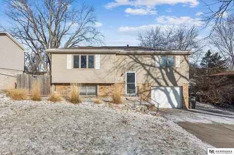 9816 Meredith Ave, Omaha, NE 68134
