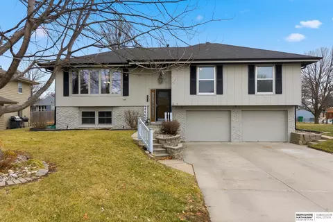 6417 S 76th Cir, Ralston, NE 68127