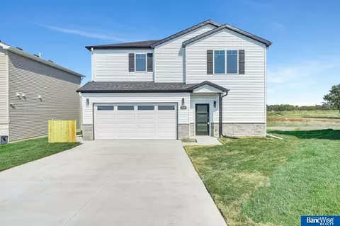 3556 Pearl Crescent Dr, Lincoln, NE 68504