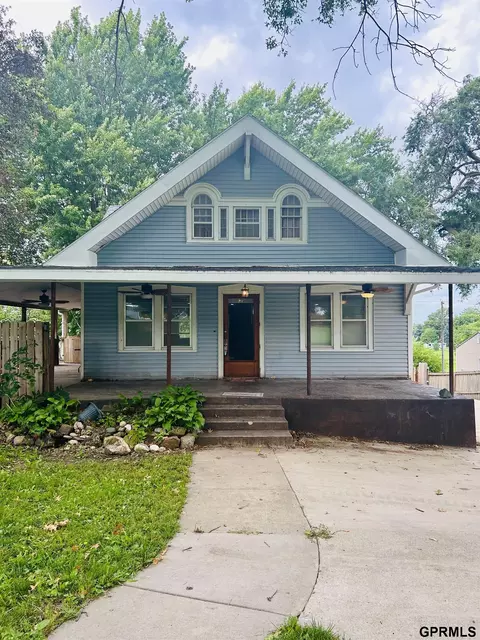 310 N Elm St, Avoca, IA 51521