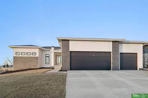 21126 Atwood Ave, Elkhorn, NE 68022