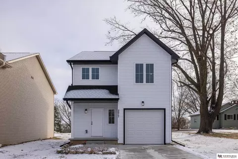 5517 N 52 St, Omaha, NE 68104