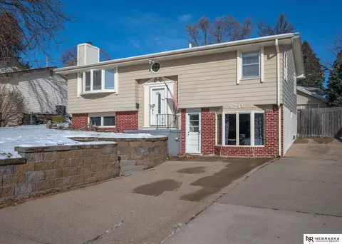 9216 Sprague St, Omaha, NE 68134