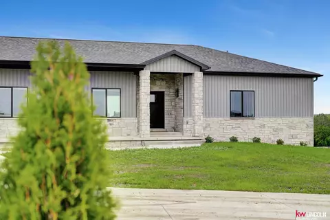 5830 Rock Creek Rd, Ceresco, NE 68017