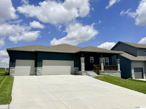 18410 Palisades Dr, Omaha, NE 68136