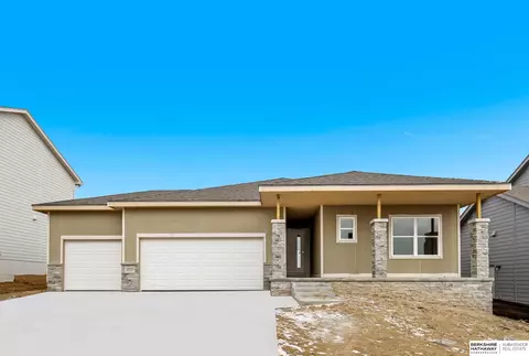 18410 Palisades Dr, Omaha, NE 68136