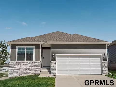 11456 White Pine Dr, Papillion, NE 68046