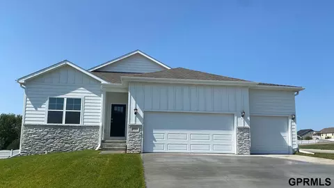 17037 Craig St, Bennington, NE 68007