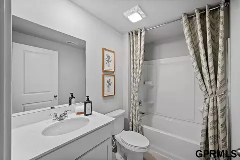 Bath - 13714 Vane St, Omaha, NE 68142 photo 4 of 4