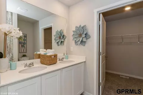 Bath - 13714 Vane St, Omaha, NE 68142 photo 1 of 4