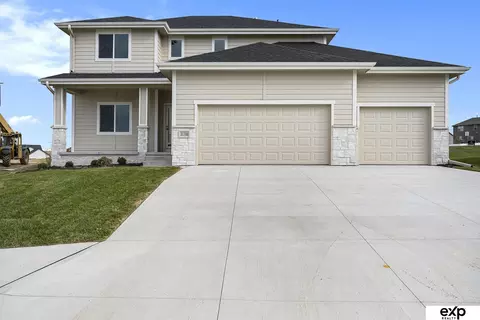 5618 Kestrel Pkwy, Elkhorn, NE 68022