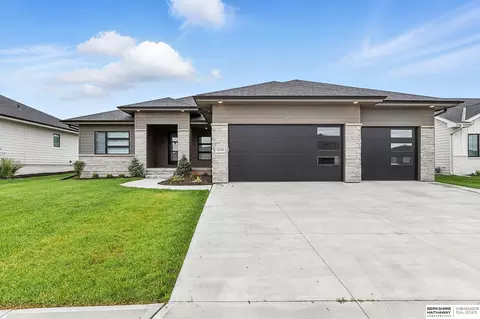 5508 N 208th St, Elkhorn, NE 68022
